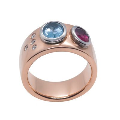 Złoty pierścionek z turmalinem i akwamarynem