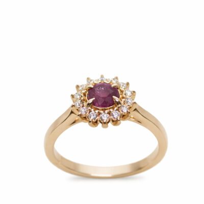 Złoty pierścionek z diamentami i rubinem