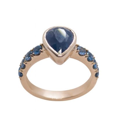 Złoty pierścionek z szafirami