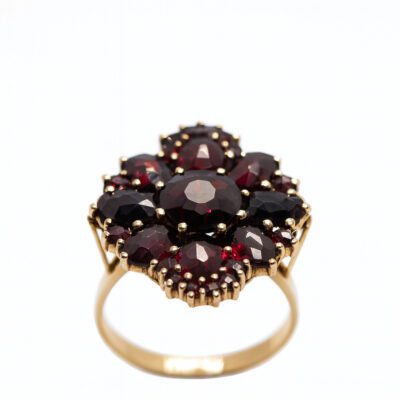 Złoty pierścionek z granatami