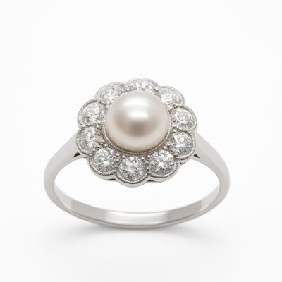 Złoty pierścionek z perła i diamentami 0,70 ct