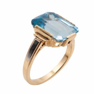 Złoty pierścionek z akwamarynem