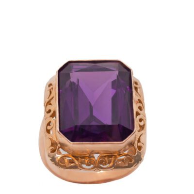 Złoty pierścionek z fioletowym kamieniem
