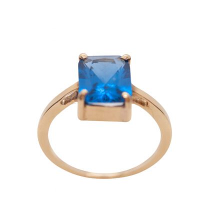 Złoty pierścionek z niebieskim kamieniem