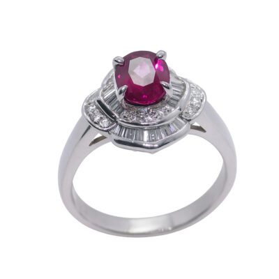 Platynowy pierścionek z rubinem i diamentami
