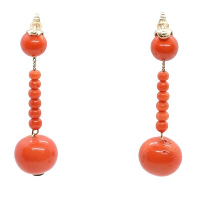 Złote kolczyki z koralami