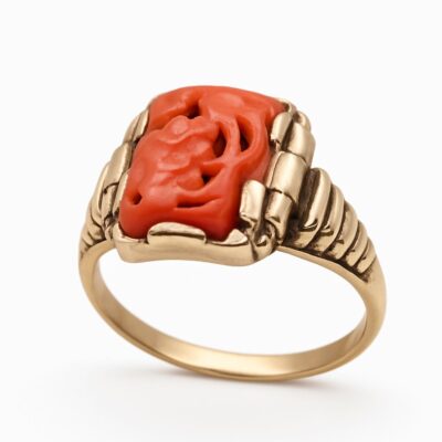 Złoty pierścionek z koralem mozaika