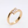 Złoty pierścionek z cyrkoniami próby 750