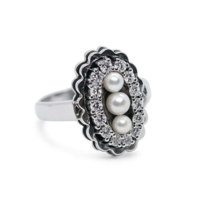 Złoty pierścionek z diamentami i perłami hodowlanymi